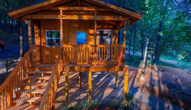 The Fox Den: A Peaceful Escape Along Back of the Dragon