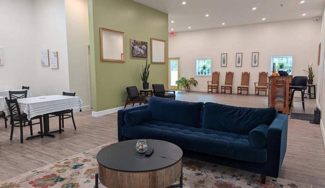 The Honey Bee Motel
