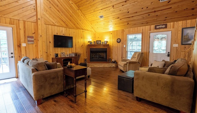 The Lillie Pad! Beautiful cabin just minutes from Lake Quachita!