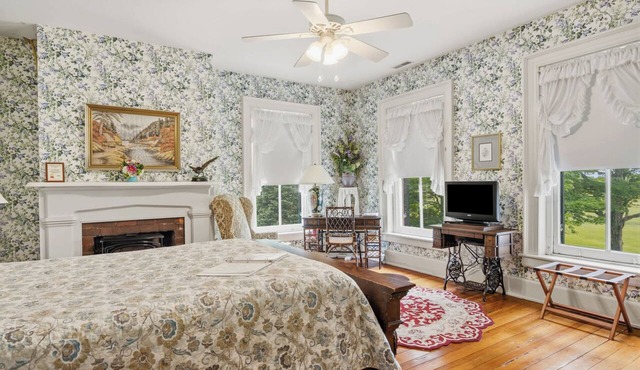 The Magill Suite Historic Rockwood Manor