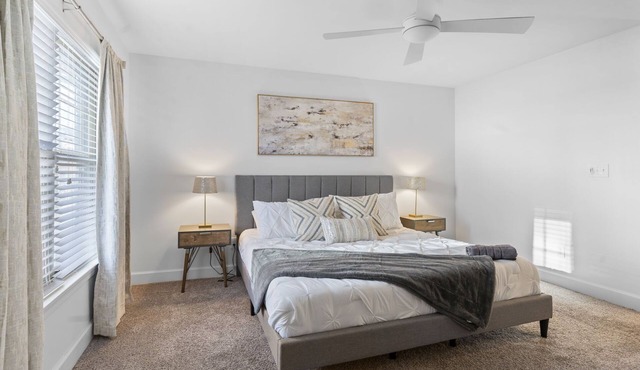 The Midland- 2 King Beds! Great Location!