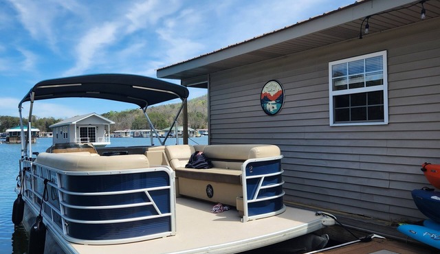 The Nomad on Norris Lake