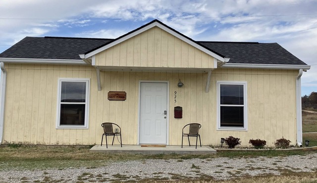 THE NUT FARM 20 minutes to Pigeon Forge Sleeps 2/No animals/ No children