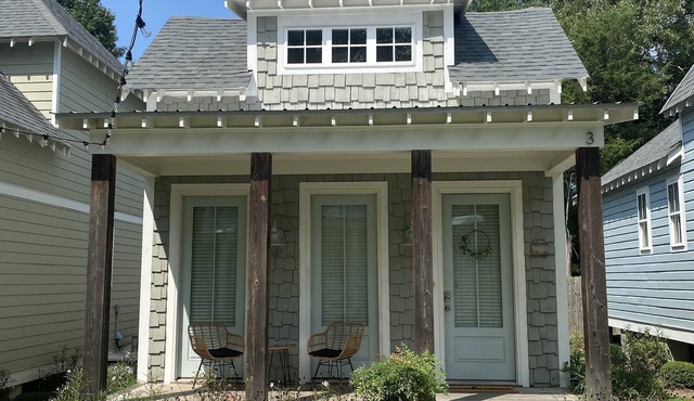 The Tree House, A Downtown Auburn Cottage In A Quaint Setting!
