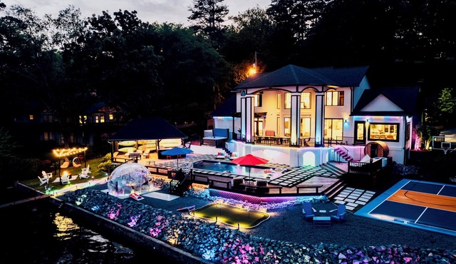 The Superstar | Waterfront Pool & Pickleball