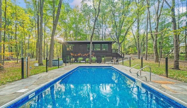 The Whispering Hollow – Private Pool, Hot Tub & Forest Escape Near Beach
