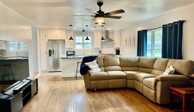 This house is a 2 bedroom(s), 2 bathrooms, located in La Porte, IN.