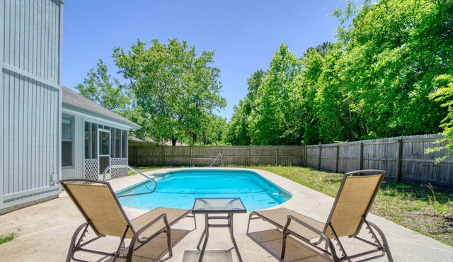 This house is a 3 bedroom(s), 2 bathrooms, located in Jacksonville, FL.