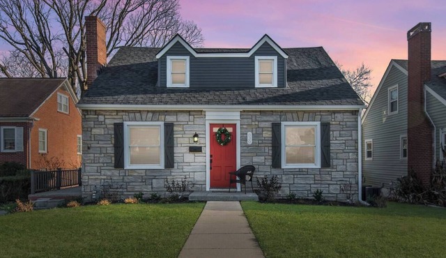 This house is a 4 bedroom(s), 3 bathrooms, located in Lexington, KY.