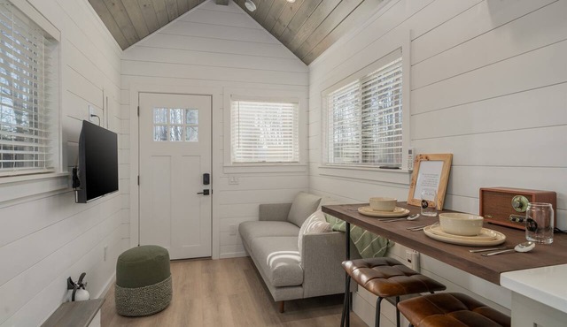 Tiny Home · Hot Tub · Fire Pit · Romantic Escape