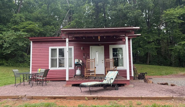 Tiny Home Retreat on a Blue Ridge Mountain Horse Farm Pets Welcome