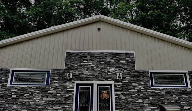 TORCH HOLLOW -Private Torch Lake Access with Stunning Views plenty of room.