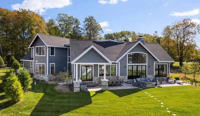 TORCH LAKE AT IT'S FINEST!-30 Day Rental