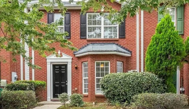 Townhome 5 beds 20 mins to Atlanta Large group % %