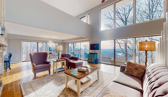 Tranquil mountain view retreat with central AC, washer/dryer & balcony