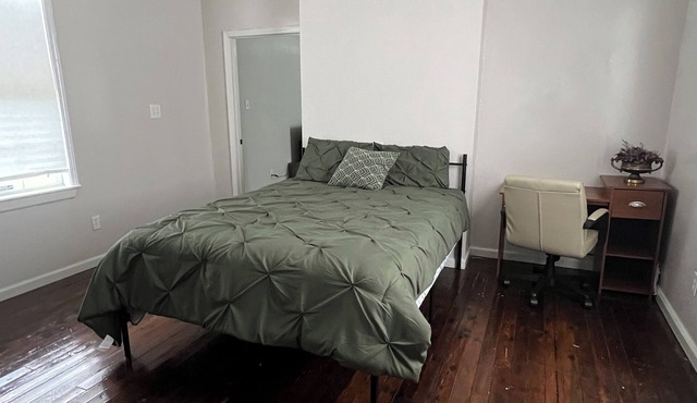TRAVEL NURSES WELCOMED- PRIVATE SUITE- NEAR CANAL ST & BROAD ST