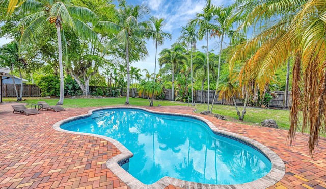 Tropical Pool Retreat Sleeps 10 Near Inter Miami Stadium & Beaches