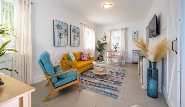 Tropical Retreat 8 min to Hollywood Beach & 20 min to Hard Rock Stadium