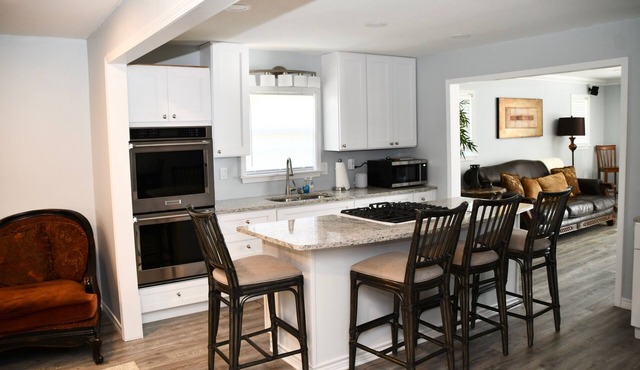TUCKED AWAY 3 Bed 2 Bath, Modern Kitchen, 2 Living Areas