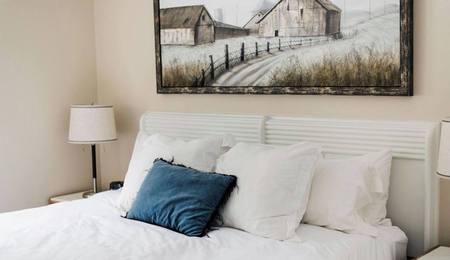 Tucked Away: Steps to Lift: Sleeps 6