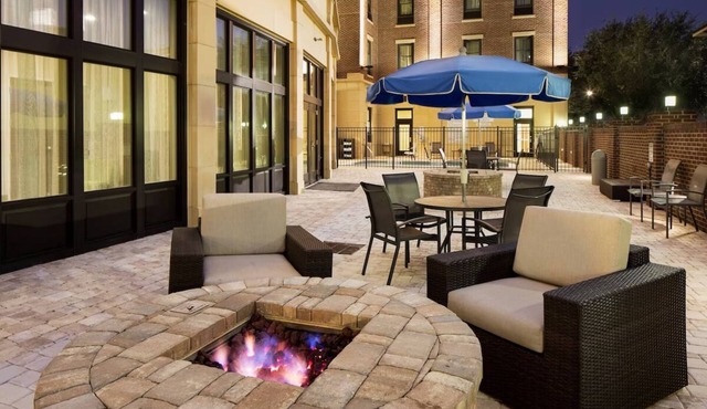 Two Relaxing Family Rooms Close to Savannah River Front | Pool + Free Breakfast