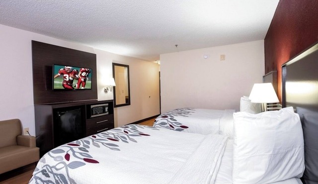 Two Rooms | Pet-Friendly Stay Near Outdoor Knoxville Adventure Center