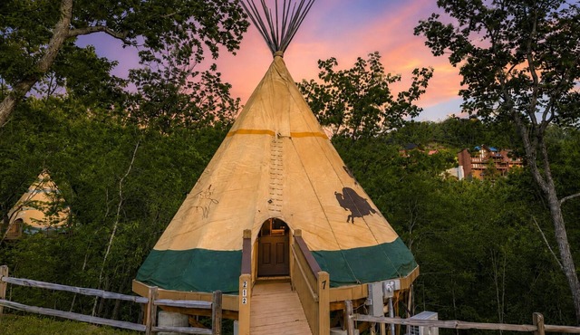 Unique Glamping Tepee + Parkside Resort Fun access Sleep 4