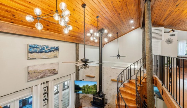 Unique luxurious tree cabin 1hr from Disney
