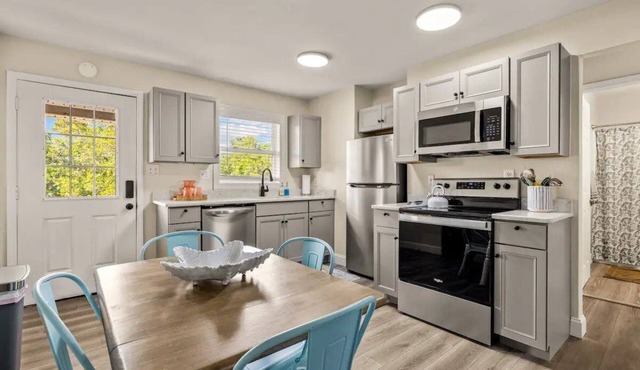 Unit 2-Walk/Bike to Beach! Bikes Included! in Kill Devil Hills