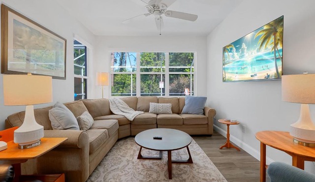Updated 3BR Disney-Area Pool Home, Private Screened Pool, Peaceful Davenport