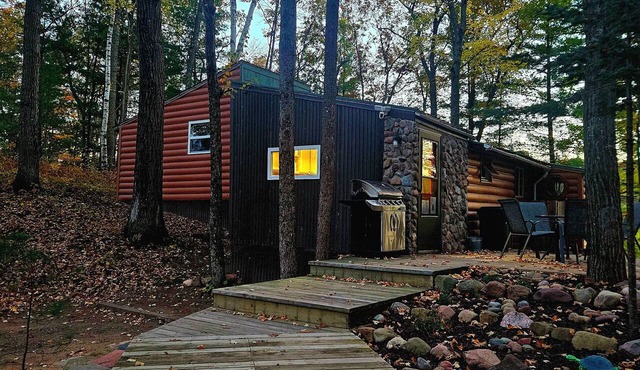 Updated Chetek Cozy Cabin on Quiet Private Lake- Row Boat & Pedal boat- FREE USE in Chetek
