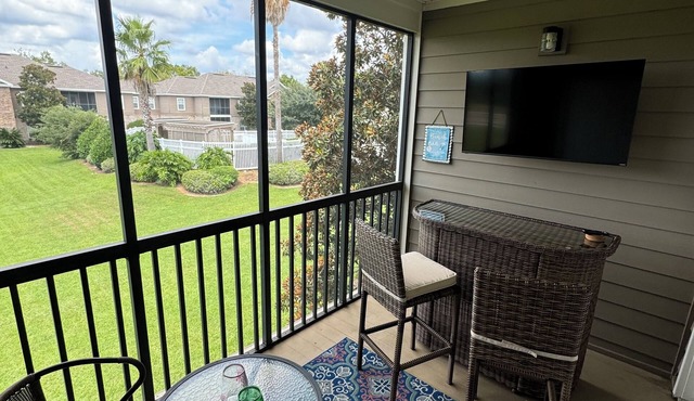 Upgraded condo close to Beach