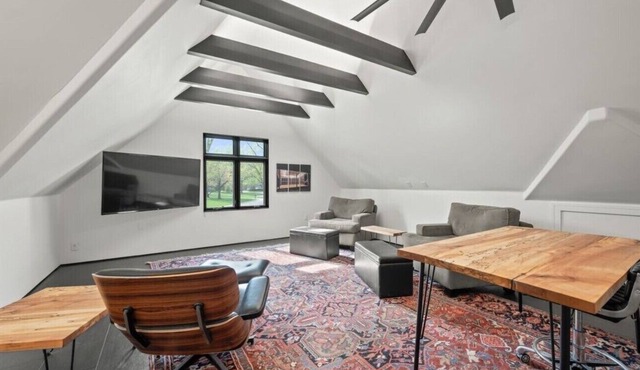 Upscale Parkside Living: Modern 1 bed & bath with All Utilities included