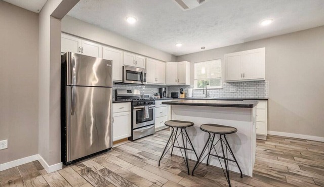 Urban Château- Spacious and Stylish Apartment- Downtown Grand Rapids, MI