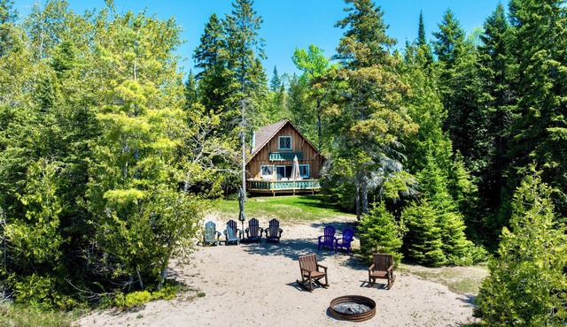 Valentine Cabin offering stunning views of Lake Charlevoix