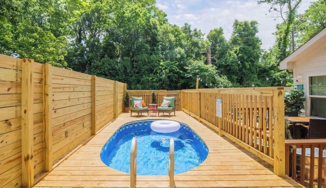 Venetian: Sauna, Hot Tub, and POOL NOW OPEN!