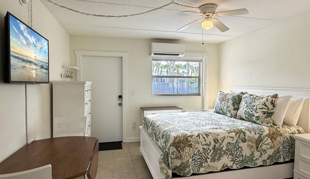 Venice Villas Studio – 2026 Remodel Poolside
