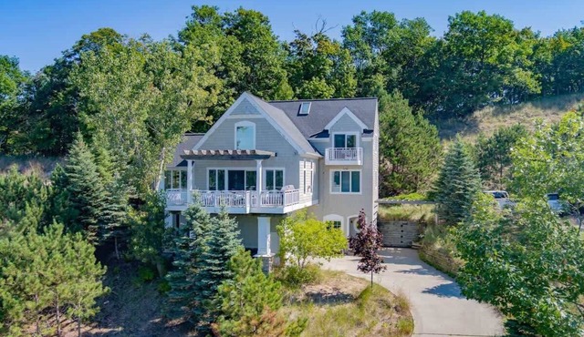Viewhouse | Private Beach Access | Walkable | EV