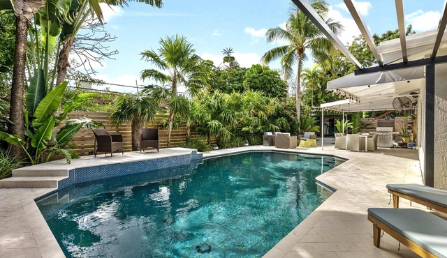 Villa Azura -Luxury & Tropical w/ pool -By Viac