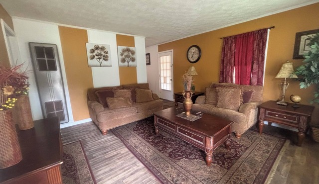 Vintage- Getaway Fabulous 3-bedroom house with AC in charming Columbus