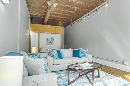 Walk Downtown | Rooftop Patio + 2 King Beds
