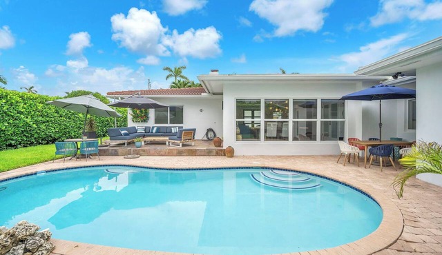 Walk to Beach Heated Pool + EV Charger Near Las Olas | Dolphin Isles Oasis