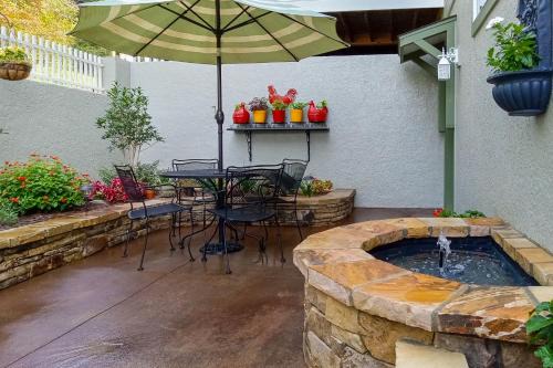 Walk to Main Street: Saluda Escape w/Garden Patio
