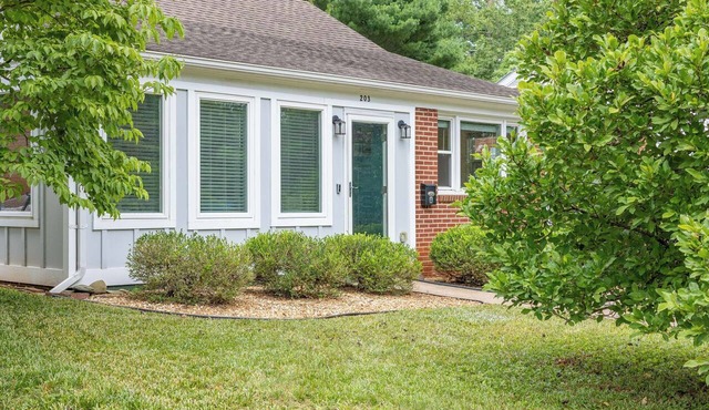 Walk to UVA & Stadium! Close to everything! Charming renovated house
