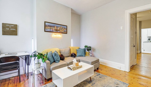 Walkable Group Getaway! 5 Mi to Dtwn Pittsburgh