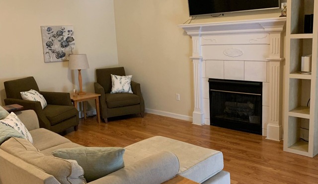 Walking Distance to Masters, 3 Parking Spots, 3/2 with comforts of home