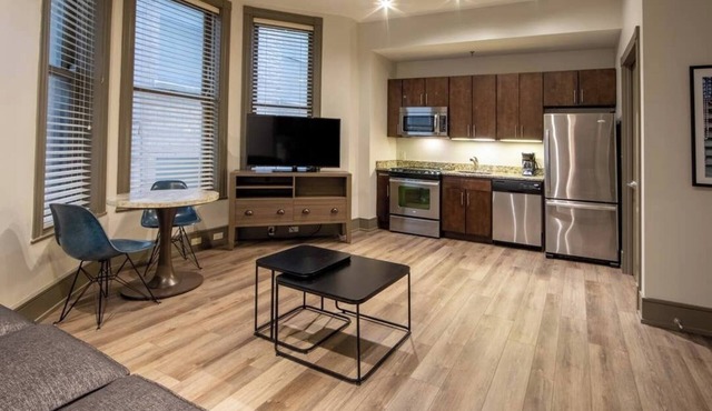 Walking distance to Superbowl! 1-BR resort w/pool & fitness room, downtown N.O.