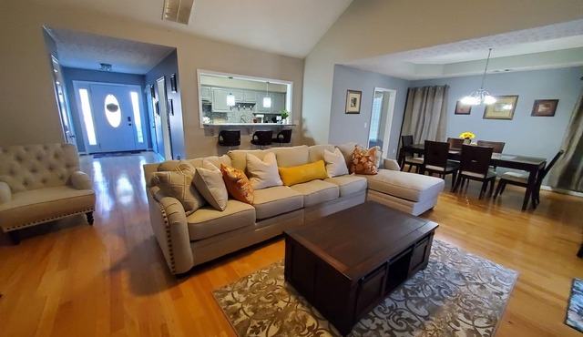 Warm, Charming, Relaxing stay in Lawrenceville.