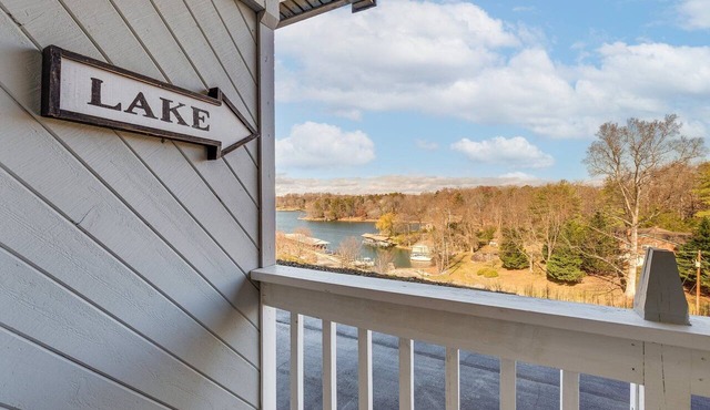 Waterfront Condo with Pool for Romantic Getaways and Fisherman. Pet Friendly!