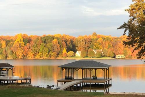 Waterfront Lake Anna Home: Summer Family Escape!